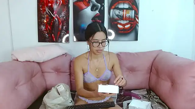 Snapshot of Miahotcs1 chatting on 11.07.25 Miahotcs1 online show from 11.07.25