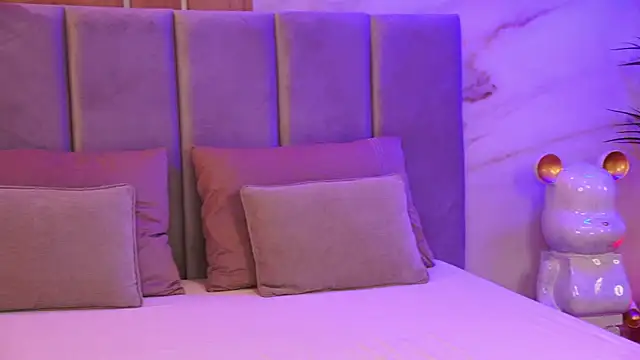 EllyLynn online show from 01.12.26