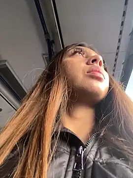 Sara-cooper2 online show from 12.04.25