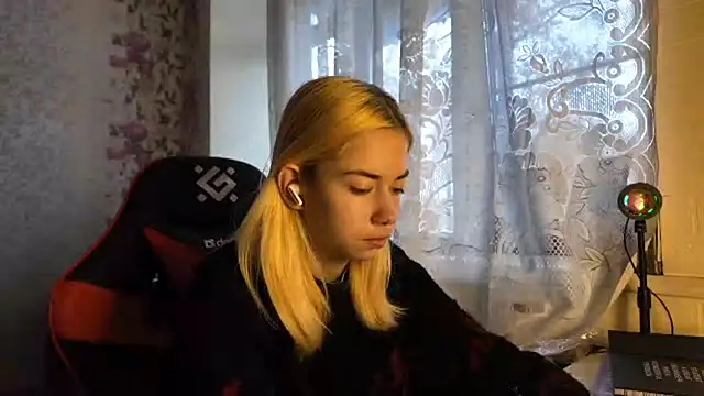 Witching Moon online show from 11.10.25