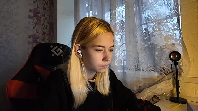 Witching Moon online show from 11.11.25