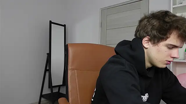 Snapshot of Ricky_Becko chatting on 10.04.25 Ricky Becko online show from 10.04.25