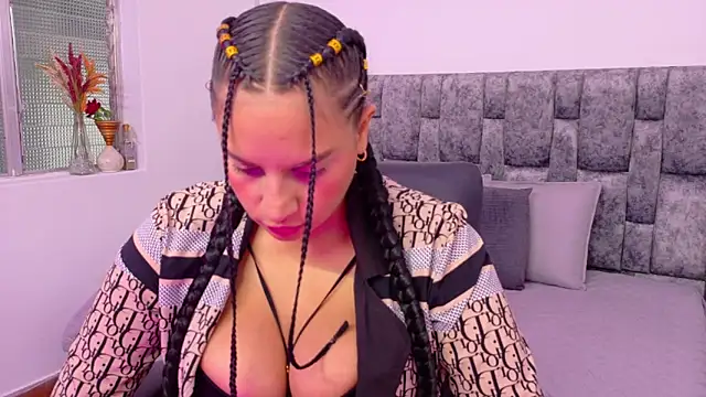 Snapshot of Lizbeth_Rouse chatting on 09.24.25 Lizbeth Rouse online show from 09.24.25