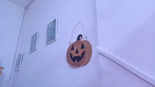 Snapshot of Lizbeth_Rouse chatting on 10.23.25 Lizbeth Rouse online show from 10.23.25