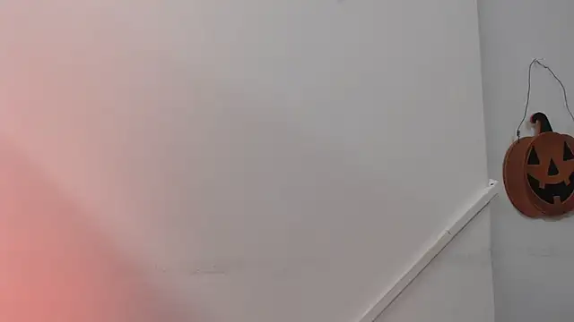 Snapshot of Lizbeth_Rouse chatting on 10.25.25 Lizbeth Rouse online show from 10.25.25