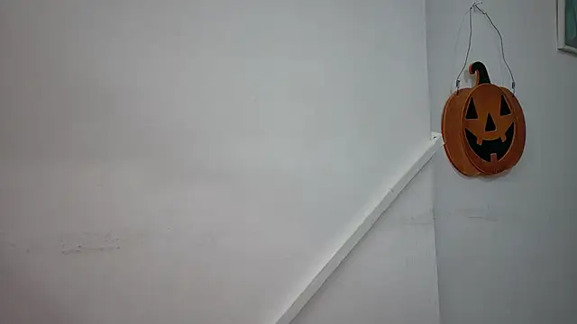 Snapshot of Lizbeth_Rouse chatting on 10.28.25 Lizbeth Rouse online show from 10.28.25