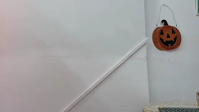 Snapshot of Lizbeth_Rouse chatting on 10.29.25 Lizbeth Rouse online show from 10.29.25