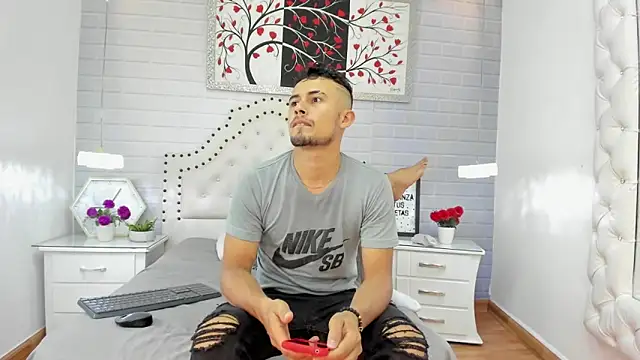 Snapshot of Valentiinoss chatting on 11.07.25 Valentiinoss online show from 11.07.25