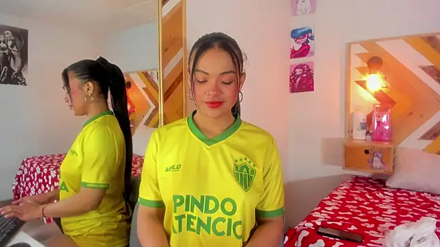 Snapshot of SoleneFontaine chatting on 11.14.25 SoleneFontaine online show from 11.14.25