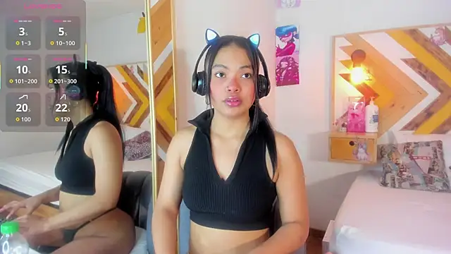 Snapshot of SoleneFontaine chatting on 11.29.25 SoleneFontaine online show from 11.29.25