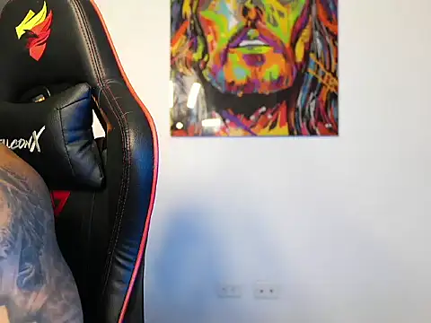 Snapshot of logan_hugh8 chatting on 09.23.25 logan hugh8 online show from 09.23.25