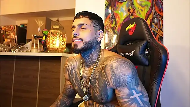 Snapshot of logan_hugh8 chatting on 09.28.25 logan hugh8 online show from 09.28.25