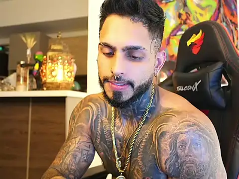 Snapshot of logan_hugh8 chatting on 09.28.25 logan hugh8 online show from 09.28.25