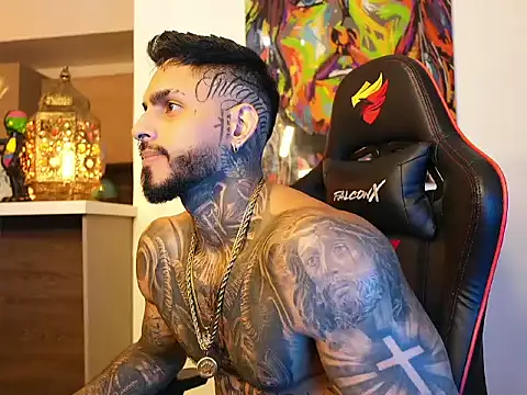 Snapshot of logan_hugh8 chatting on 10.02.25 logan hugh8 online show from 10.02.25