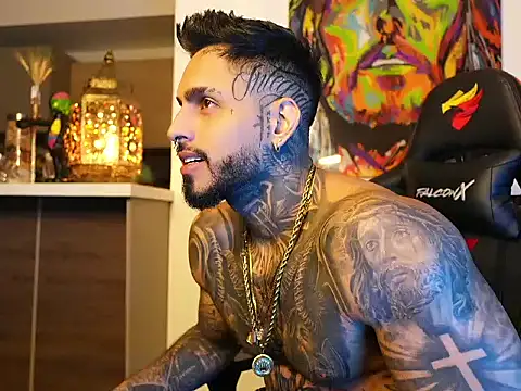 Snapshot of logan_hugh8 chatting on 10.07.25 logan hugh8 online show from 10.07.25