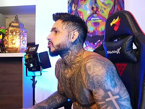 Snapshot of logan_hugh8 chatting on 10.11.25 logan hugh8 online show from 10.11.25