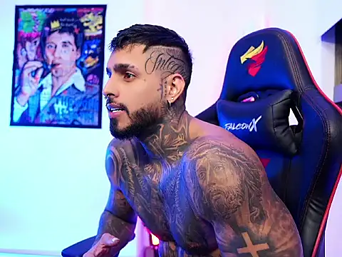 Snapshot of logan_hugh8 chatting on 10.16.25 logan hugh8 online show from 10.16.25