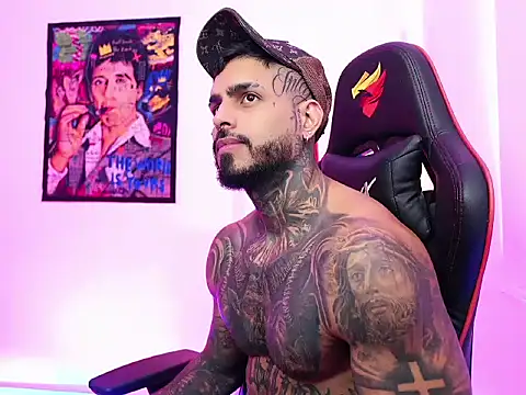 Snapshot of logan_hugh8 chatting on 10.16.25 logan hugh8 online show from 10.16.25