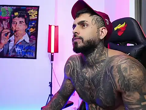 Snapshot of logan_hugh8 chatting on 11.04.25 logan hugh8 online show from 11.04.25