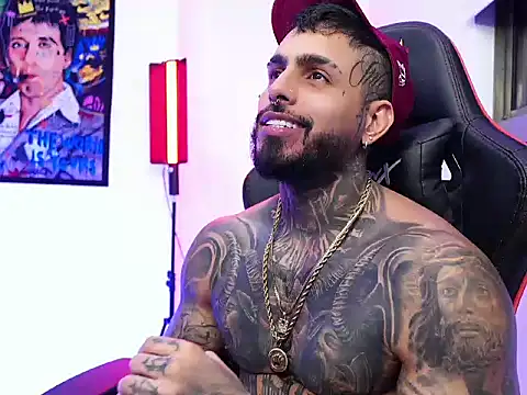 Snapshot of logan_hugh8 chatting on 11.06.25 logan hugh8 online show from 11.06.25