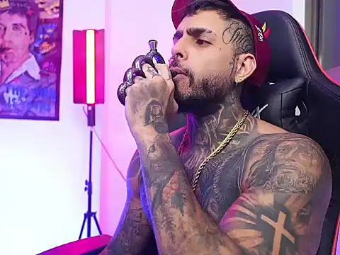 Snapshot of logan_hugh8 chatting on 11.09.25 logan hugh8 online show from 11.09.25