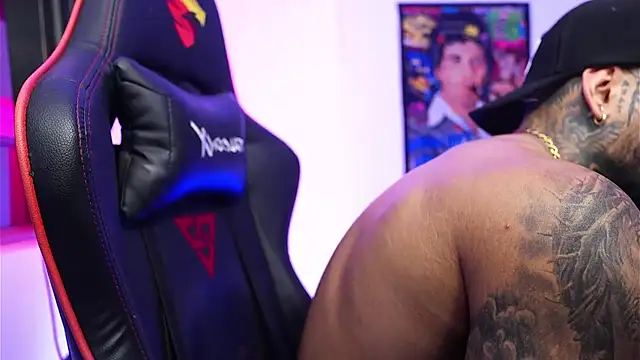 Snapshot of logan_hugh8 chatting on 12.16.25 logan hugh8 online show from 12.16.25