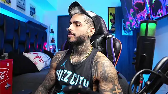 logan hugh8 online show from 02.23.26