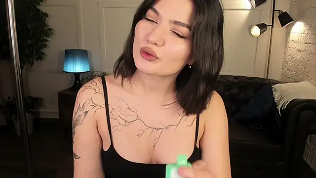 Snapshot of Dark_Moni chatting on 10.14.25 Dark Moni online show from 10.14.25