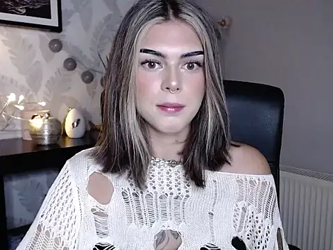 Snapshot of Nova_SIN chatting on 09.11.25 Nova SIN online show from 09.11.25