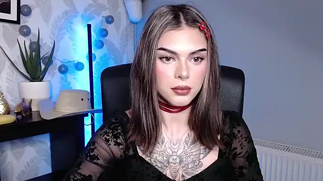 Snapshot of Nova_SIN chatting on 10.13.25 Nova SIN online show from 10.13.25