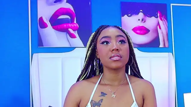 Snapshot of AngelaRoberts chatting on 11.03.25 AngelaRoberts online show from 11.03.25