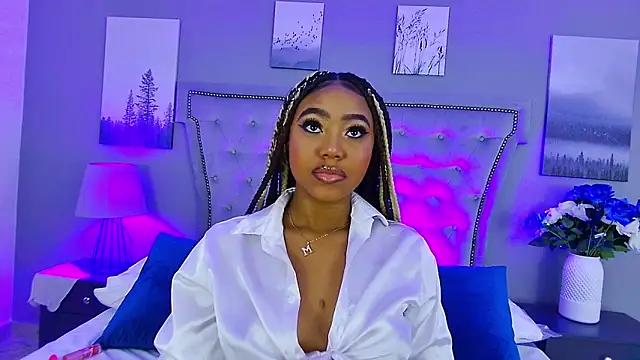 Snapshot of AngelaRoberts chatting on 11.10.25 AngelaRoberts online show from 11.10.25