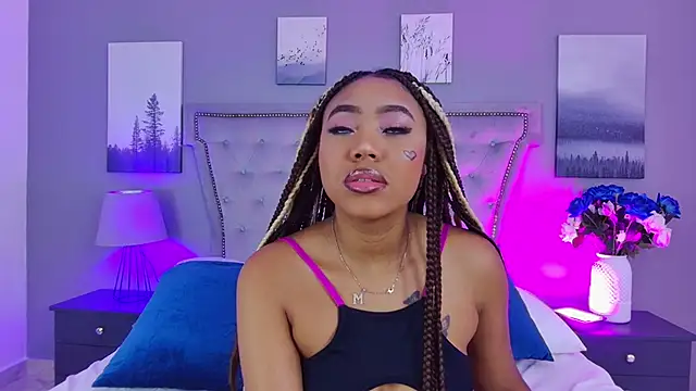 Snapshot of AngelaRoberts chatting on 11.20.25 AngelaRoberts online show from 11.20.25