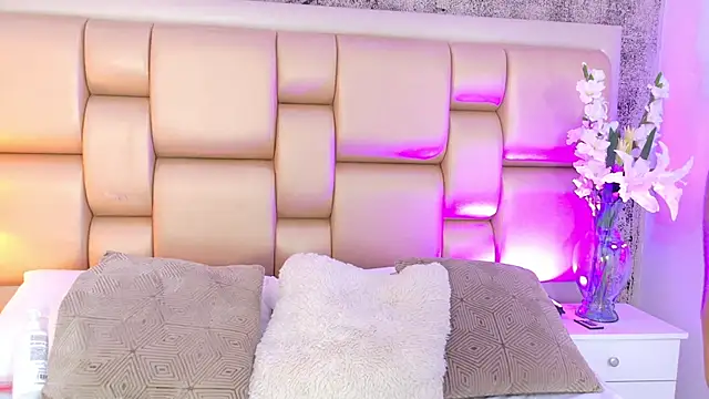 AngelaRoberts online show from 04.04.26