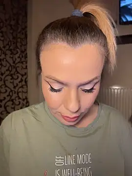 Snapshot of emmasweett11 chatting on 04.19.26 emmasweett11 online show from 04.19.26