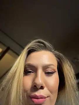 Snapshot of emmasweett11 chatting on 07.15.26 emmasweett11 online show from 07.15.26