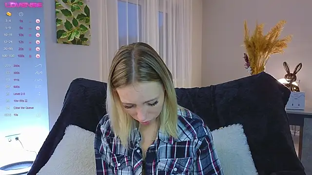 NyxaThorn online show from 10.17.25