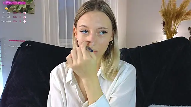 NyxaThorn online show from 10.20.25