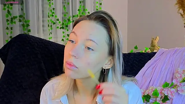 NyxaThorn online show from 12.02.25