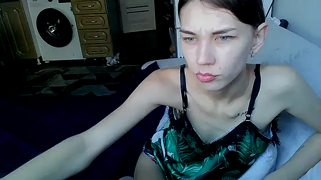 Snapshot of Crazy_Empresis chatting on 09.25.25 Crazy Empresis online show from 09.25.25