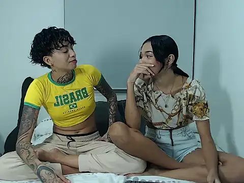 Snapshot of ParisAndVi chatting on 09.19.25 ParisAndVi online show from 09.19.25