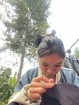   Nhug  05 online show from 10.29.25