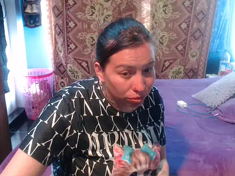 cloequeen15 online show from 04.21.26