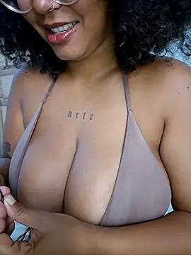 Snapshot of afrodeusa chatting on 11.14.25 afrodeusa online show from 11.14.25