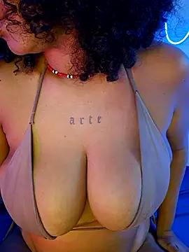 Snapshot of afrodeusa chatting on 11.20.25 afrodeusa online show from 11.20.25