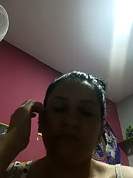 Snapshot of Titiss8921 chatting on 10.04.25 Titiss8921 online show from 10.04.25