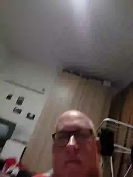 Snapshot of geilerd122 chatting on 09.18.25 geilerd122 online show from 09.18.25