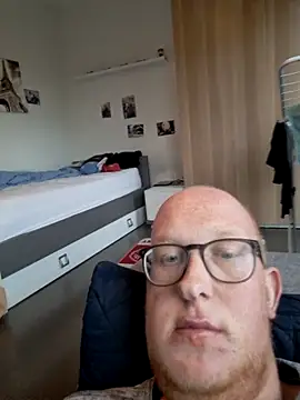 Snapshot of geilerd122 chatting on 10.25.25 geilerd122 online show from 10.25.25