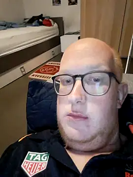 Snapshot of geilerd122 chatting on 10.26.25 geilerd122 online show from 10.26.25