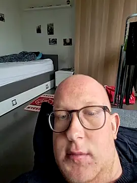 Snapshot of geilerd122 chatting on 11.23.25 geilerd122 online show from 11.23.25